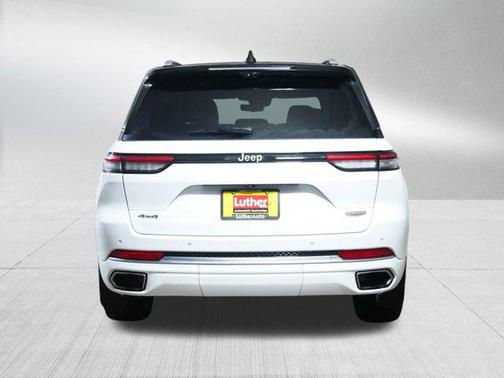 2022 Jeep Grand Cherokee Summit