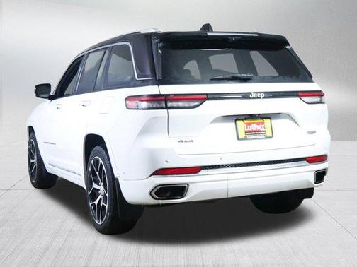 2022 Jeep Grand Cherokee Summit