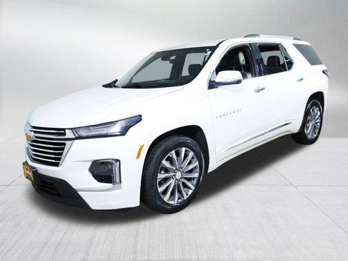 Iridescent Pearl Tricoat 2023 Chevrolet Traverse Premier