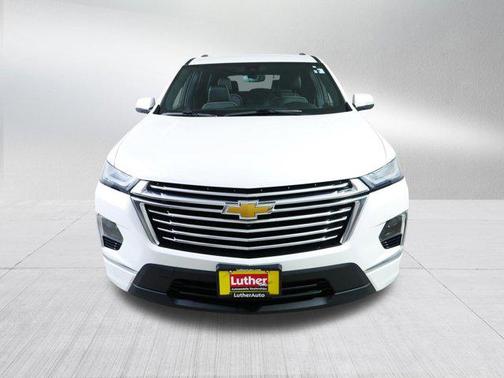 Iridescent Pearl Tricoat 2023 Chevrolet Traverse Premier