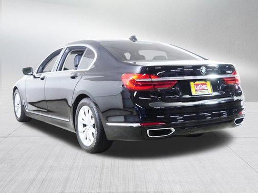 2017 BMW 740 740i