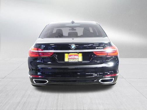 2017 BMW 740 740i