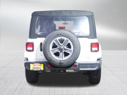 Bright White Clearcoat 2018 Jeep Wrangler Unlimited Sahara