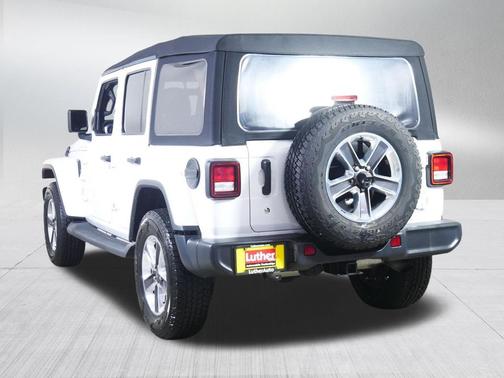 Bright White Clearcoat 2018 Jeep Wrangler Unlimited Sahara