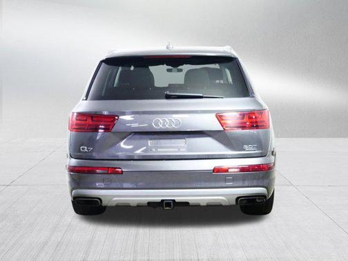 Gray 2018 Audi Q7 3.0T Prestige