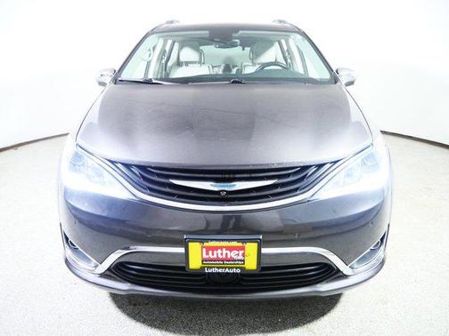 2018 Chrysler Pacifica Hybrid Limited