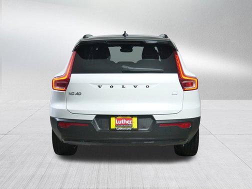 2021 Volvo XC40 Recharge Pure Electric P8