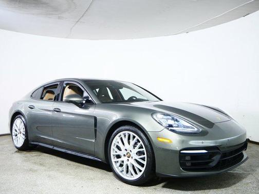 Volcano Grey Metallic 2022 Porsche Panamera 4