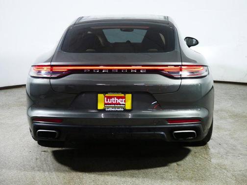 Volcano Grey Metallic 2022 Porsche Panamera 4
