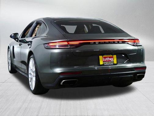 2022 Porsche Panamera 4