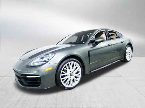 2022 Porsche Panamera 4