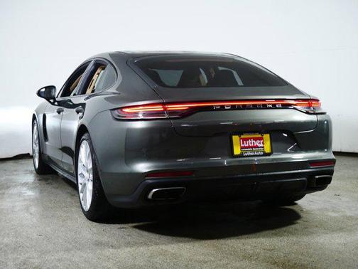 Volcano Grey Metallic 2022 Porsche Panamera 4