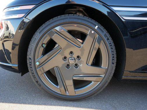 2026 Genesis G90 e-SC Prestige Black