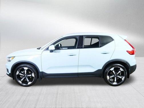 2019 Volvo XC40 T5 Momentum