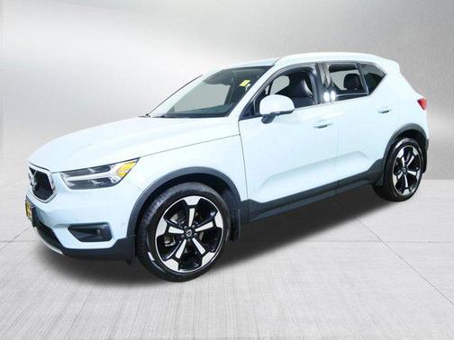 2019 Volvo XC40 T5 Momentum