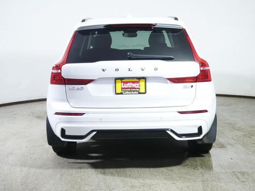 Crystal White Metallic 2023 Volvo XC60 B5 Plus Dark Theme