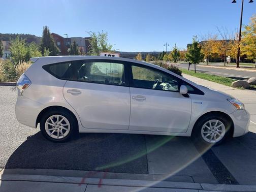 2014 Toyota Prius v Two