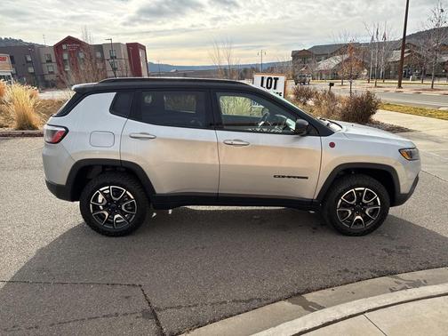 2025 Jeep Compass Trailhawk
