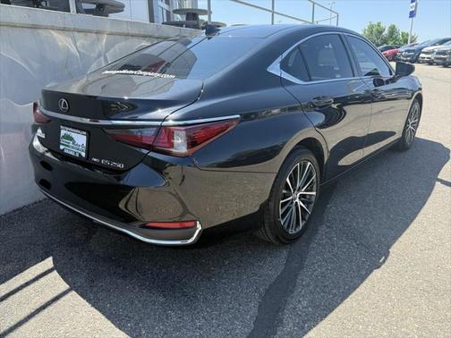 2022 Lexus ES 250 Base