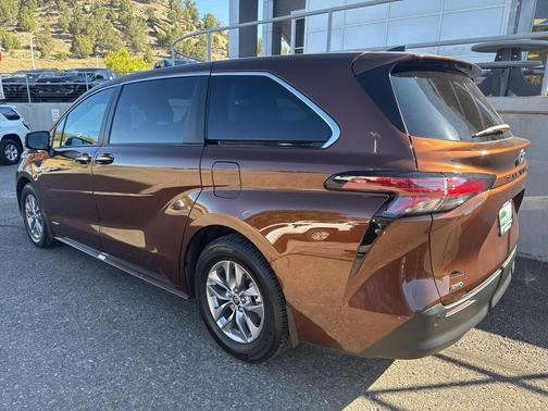 2021 Toyota Sienna XLE 7 Passenger