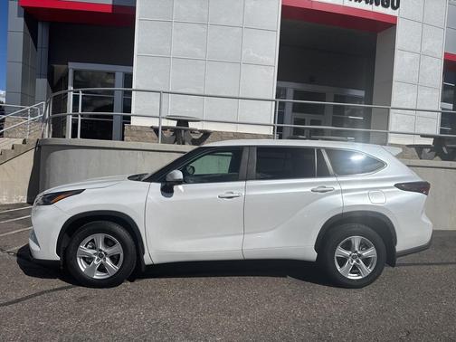 2024 Toyota Highlander LE