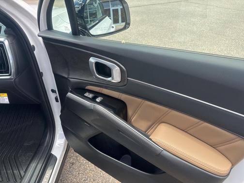 Glacial White Pearl 2026 Kia Sorento SX