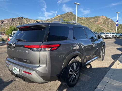 2022 Nissan Pathfinder Platinum 4WD