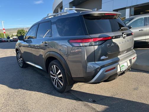 2022 Nissan Pathfinder Platinum 4WD