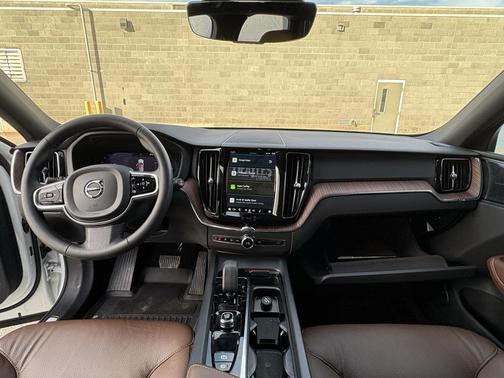 2023 Volvo XC60 B5 Plus Dark Theme