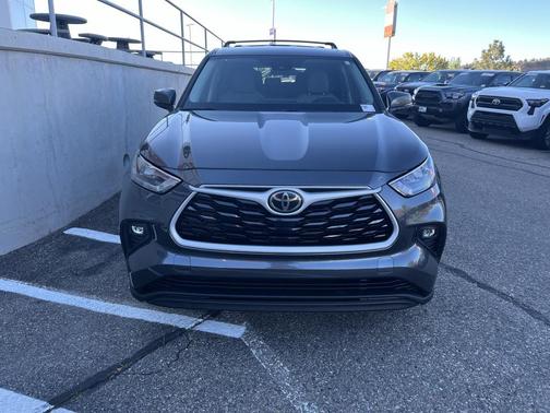 2020 Toyota Highlander LE