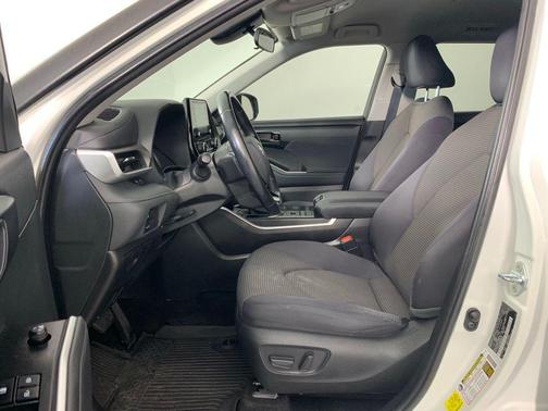 Blizzard Pearl 2021 Toyota Highlander LE