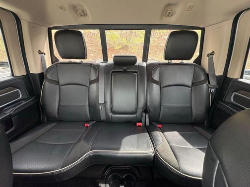 2020 RAM 2500 Laramie Crew Cab 4x4 6'4' Box