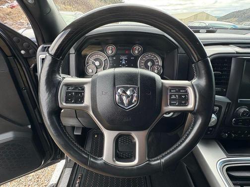 2017 RAM 1500 Limited Crew Cab 4x4 6'4' Box