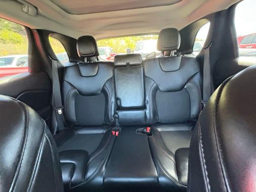 Sting-Gray Clearcoat 2019 Jeep Cherokee Trailhawk