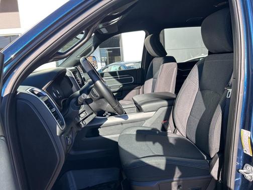 2020 RAM 2500 Big Horn Crew Cab 4X4 6'4' Box