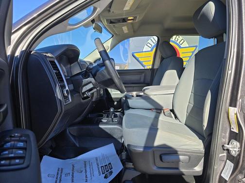 2017 RAM 2500 Tradesman Crew Cab 4x4 6'4' Box