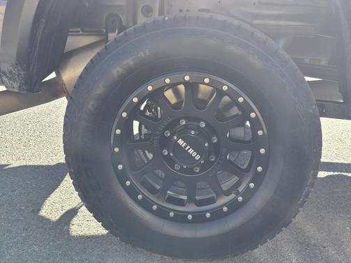 2017 RAM 2500 Tradesman Crew Cab 4x4 6'4' Box