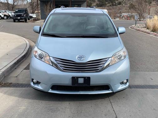 2017 Toyota Sienna XLE Premium