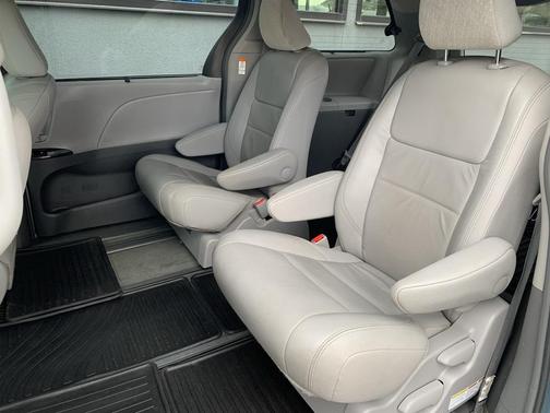 2017 Toyota Sienna XLE Premium