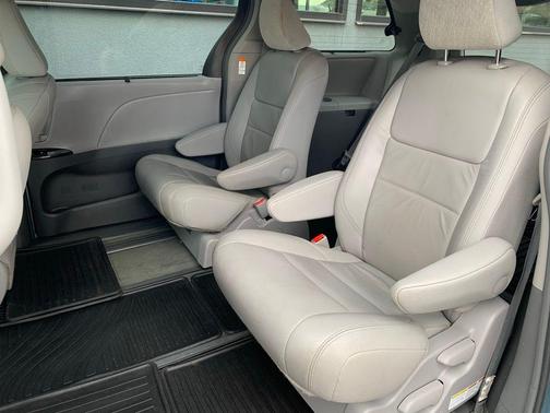2017 Toyota Sienna XLE Premium