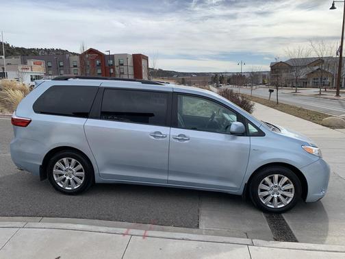 2017 Toyota Sienna XLE Premium