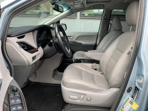 2017 Toyota Sienna XLE Premium