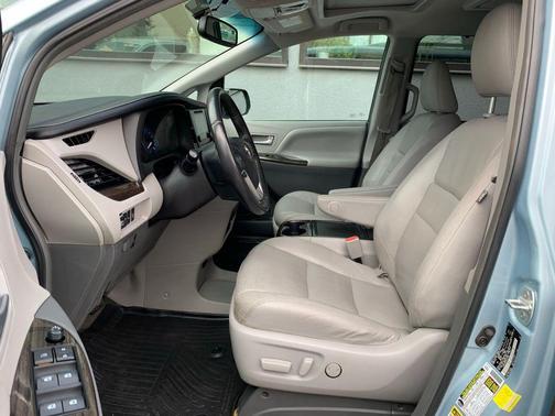 2017 Toyota Sienna XLE Premium