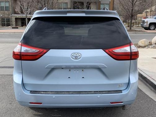 2017 Toyota Sienna XLE Premium