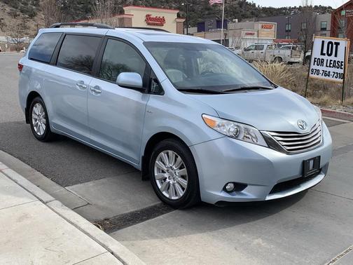 2017 Toyota Sienna XLE Premium