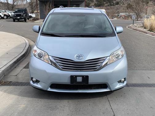 2017 Toyota Sienna XLE Premium