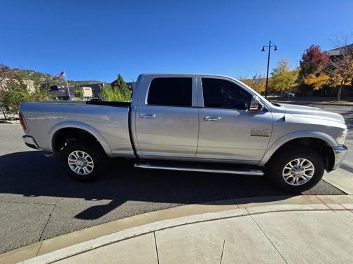 2017 RAM 2500 Laramie Crew Cab 4x4 6'4' Box