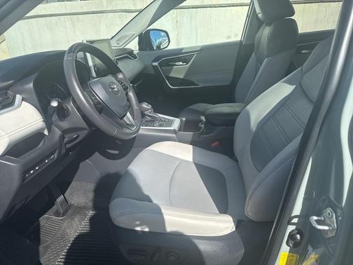 2022 Toyota RAV4 Hybrid XLE Premium