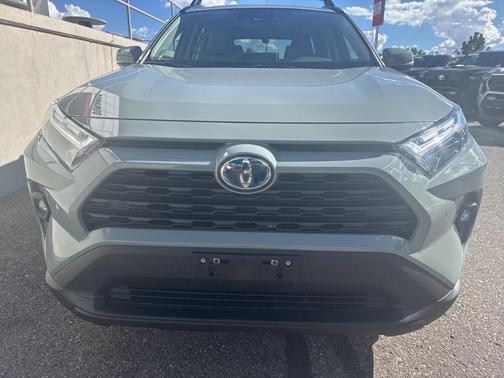 2022 Toyota RAV4 Hybrid XLE Premium