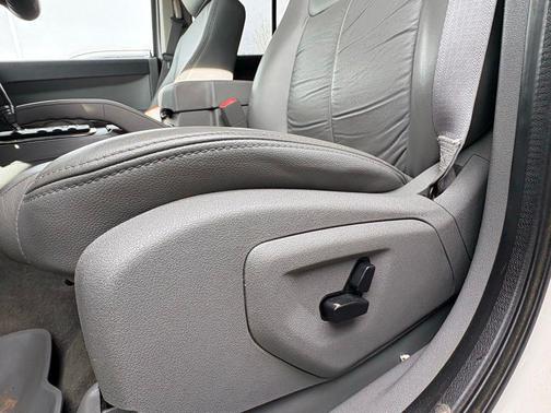 2006 Jeep Commander Base